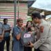 Kapolres SBT Turun Tangan Bagi Bansos ke Masyarakat