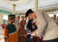 Kapolres SBT Bagi Bansos dan Santunan kepada Santri dan Anak Yatim