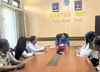 Kepala Kantor Pertanahan SBT Gelar Pertemuan dengan Empat PNS Baru