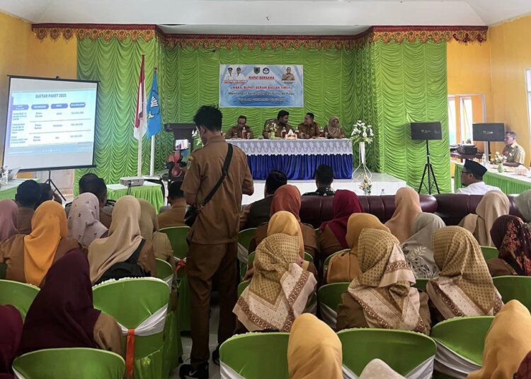 Wabup SBT, M. Miftah Thoha R Wattimena menggelar rapat dengan unsur pendidikan di Kecamatan Pulau Gorom, Gorom Timur dan Pulau Panjang. (Foto : Ist)