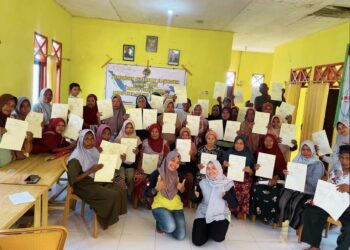 Masyarakat Desa Kilili Pulau Gorom Terima Sertifikat Elektronik Redistribusi Tanah