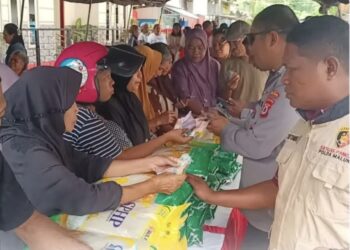Polda Maluku gandeng Bulog dan Disperindag Maluku gelar pasar murah. (Dok : Humas Polda Maluku)
