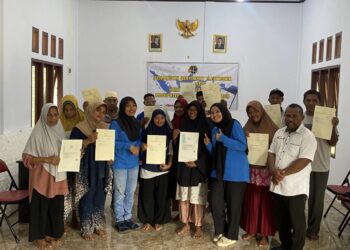 Pertanahan SBT Kembali Serahkan Sertifikat Elektonik Redis di Desa Kilalir Kilwouw