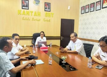 Pekan Ini Pertanahan dan Nakertrans SBT Serahkan Sertifikat PTSL di Desa Rukun Jaya