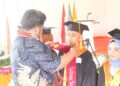Wabup SBT Ajak Wisudawan STKIP Hunimua Berkontribusi Bangun Daerah