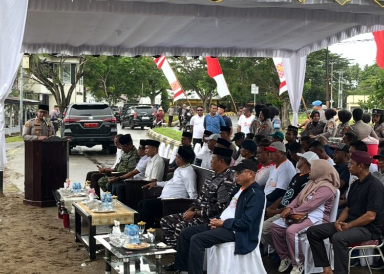 Kapolres SBT, AKBP. Alhajat memberikan sambutan pada acara peletakan batu pertama pembangunan Masjid At-Taqwa Polres SBT. (Dok : Pribadi)