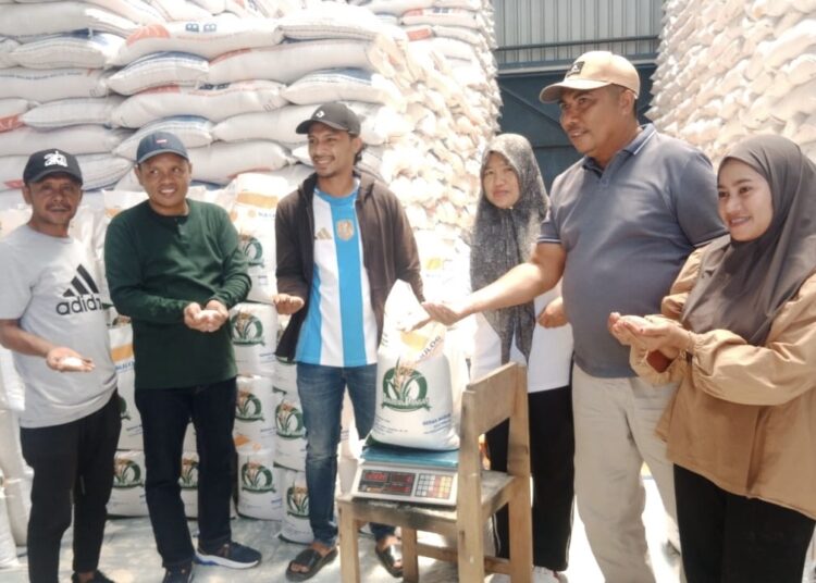 Dinas Ketahanan Pangan Kabupaten Seram Bagian Timur (SBT) melakukan pengecekan Cadangan Beras Pemerintah (CBP) di gudang Bulog Kobi Sadar, Desa Kobi, Kecamatan Seram Utara Timur Kobi, Kabupaten Maluku Tengah (Malteng).