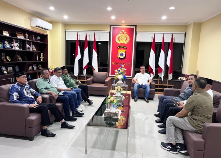 Gubernur Maluku Hendrik Lewerissa bersama Forkopimda, Walikota Ambon Bodewin M. Wattimena, Bupati SBT Fachri Husni Alkatiri dan tokoh agama membahas bentrok di kawasan UIN A. M. Sangadji Ambon. (Dok : Ist)