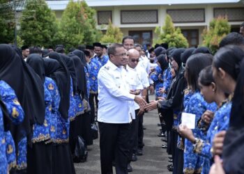 Lantik PPPK Tahap II, Bupati SBT: Jadikan Momen Ini Sebagai Awal untuk Mengabdi