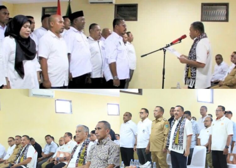 Ketua Komite Olahraga Nasional Indonesia (KONI) Provinsi Maluku, M. A. S. Latuconsina secara resmi mengukuhkan pengurus KONI SBT masa bakti 2024-2028 di Aula Hotel Mutiara Bula, Senin (29/12/2025). (Dok : Prokopim SBT)