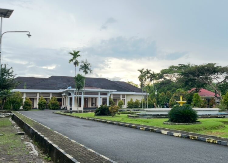 Gedung pendopo bupati SBT yang bakal dijadikan Kantor Bupati. (Dok : Pribadi)
