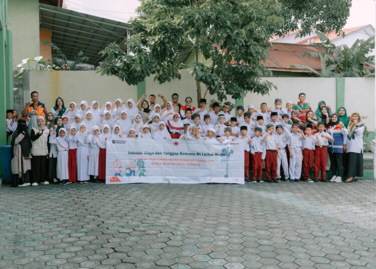 Pertamina Patra Niaga Regional Papua Maluku menggandeng Badan Penanggulangan Bencana Daerah (BPBD) Kota Ternate dan Forum Pengurangan Risiko Bencana (FPRB) Kelurahan Tubo untuk melakukan edukasi bencana kepada pelajar di Ternate (Dok : Ist)