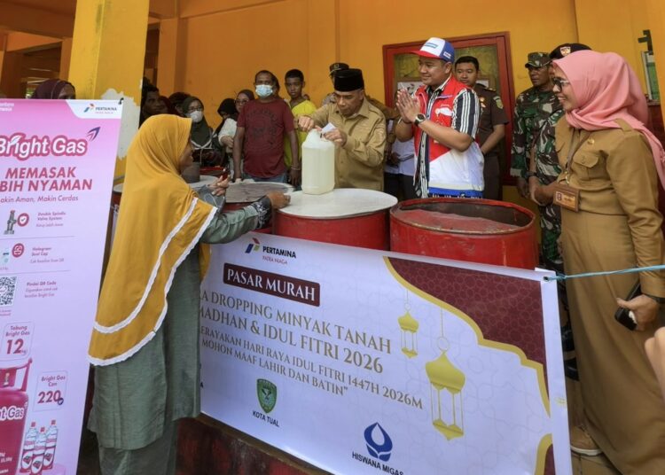 PT Pertamina Patra Niaga Regional Papua Maluku melalui Sales Area Retail Maluku dan Pemerintah Kota (Pemkot) Tual menggelar pasar murah jelang Idul Fitri 1447 hijriah.