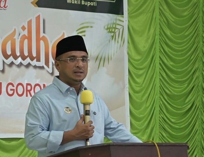 Bupati SBT, Fachri Husni Alkatiri memberikan sambutan saat melakukan safari Ramadhan di Kecamatan Pulau Gorom. (Dok : Pemkab SBT)