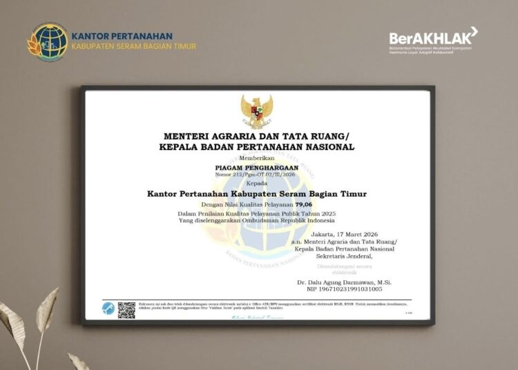 Kantor Pertanahan SBT mendapat piagam penghargaan dari Menteri ATR/BPN, Nusron Wahid (Dok : Kantor Pertanahan SBT)