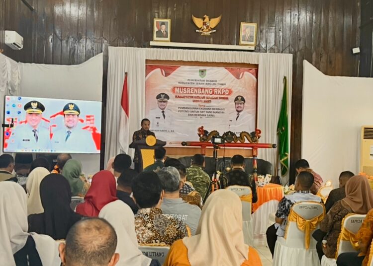 Bupati SBT Fachri Husni Alkatiri menyampaikan sambutan pada kegiatan Musrenbang RKPD tahun 2027.