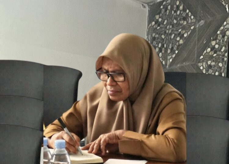 Kepala DLH SBT Mirnawati Derlean (Dok : Ist)