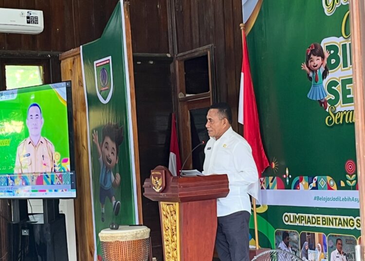 Kepala Dikbudpora SBT Afiudin Rumakay sampaikan sambutan pada kegiatan pembukaan OBS (Dok : Pribadi)