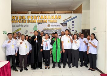 Kembali Jalankan Program PTSL di SBT, Batmomolin Lantik Panitia Ajudikasi 2026