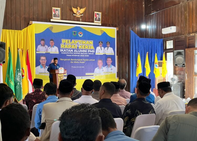 Ketua IKA PMII SBT Udin Rumasilan menyampaikan sambutan (Dok : Pribadi)
