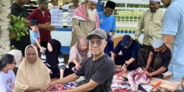 Sembelih Satu Ekor Sapi, Kantor Pertanahan SBT Berbagi Kepedulian dengan Masyarakat