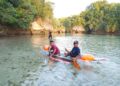 Tambah Wahana Baru di Danau Sole, Dispar SBT Serahkan 4 Perahu Bening ke Pemerintah Desa