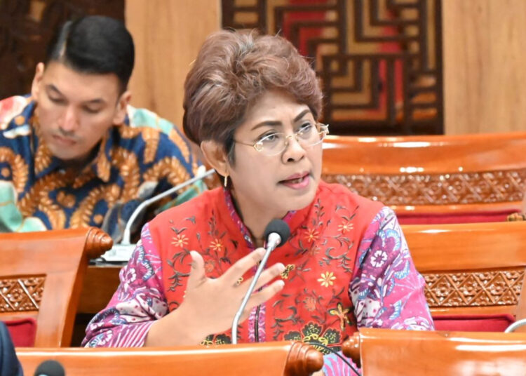 Anggota DPR-RI dari Dapil Provinsi Maluku sekaligus sebagai Ketua Pansus RUU Daerah Kepulauan Mercy Chriesty Barends (Dok : Ist)