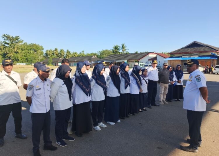 Sekretaris Dishub SBT Ibrahim Bambang Sikdewa memimpin sosialisasi penertiban parkir di Terminal Gumumae Bula (Dok : Ist)