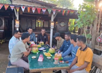 Ketua Fraksi PKB DPRD SBT Jalin Silaturahim dengan Insan Pers