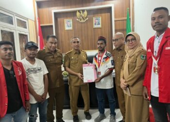 Sekda SBT Buka Dialog dengan Demonstran GMNI-LMND, Bahas Hak dan Kewajiban PPPK PW