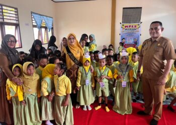 Ika Fachri Alkatiri Buka MPLS PAUD Ramah di TK Gumumae Bula