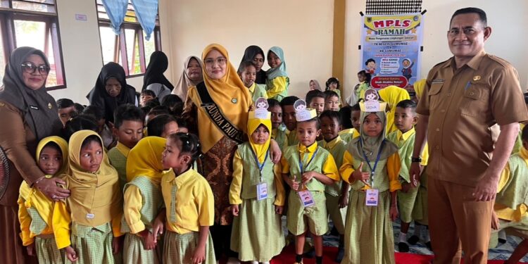 Ika Fachri Alkatiri Buka MPLS PAUD Ramah di TK Gumumae Bula