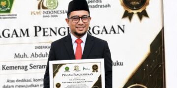 Kontribusi Nyata Bagi Madrasah, Kepala Kemenag SBT Terima Penghargaan dari PGM Indonesia