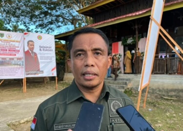 Ketua DPRD SBT Risman Sibualamo saat memberikan keterangan kepada wartawan pada beberapa waktu lalu (Dok : Pribadi)