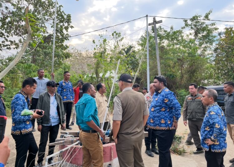 Tim BNPB bersama Pemkab SBT dan Pemerintah Desa Wailola Tinjau dampak kekeringan di Desa Wailola (Dok : Pribadi)