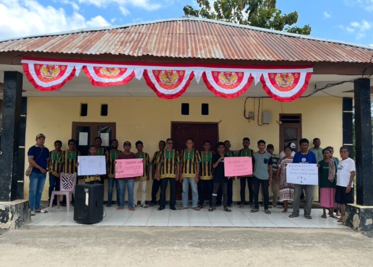 Badan Saniri dan Masyarakat Negeri Aketernate melakukan aksi damai penolakan Pj KPN Aketernate yang baru dilantik (Dok : Pribadi)