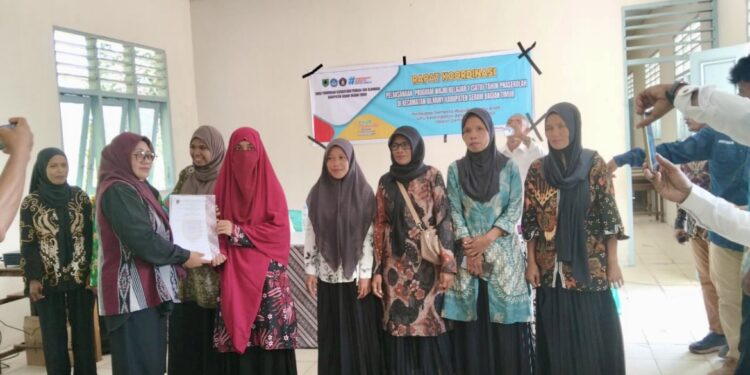 Dikbudpora SBT Serahkan Tujuh SK Operasional Pendirian PAUD di Kecamatan Kilmury