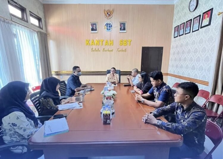 Ombudsman RI Perwakilan Provinsi Maluku melakukan penilaian pelayanan publik di Kantor Pertanahan SBT (Dok : Ist)