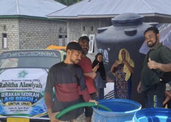 Rabithah Alawiyah SBT Distribusi 70.000 Liter Air Bersih di Bula dan Teluk Waru