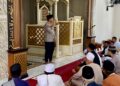 Kapolres SBT Bangun Kedekatan dengan Masyarakat Lewat Safari Jumat