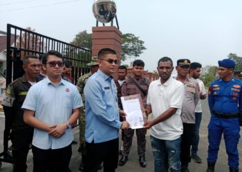 Demo di Kejari SBT, OKP dan LSM Himbau Semua Pihak Stop Politisasi Isu Revitalisasi