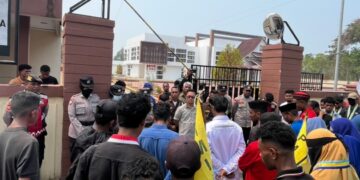 Aktivis di SBT Demo Desak APH Periksa Abdullah Vanath Soal Dugaan Korupsi