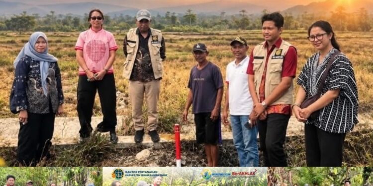 Panitia Ajudikasi PTSL Kantah SBT Lakukan Pemeriksaan Tanah pada Tiga Desa di Bula Barat