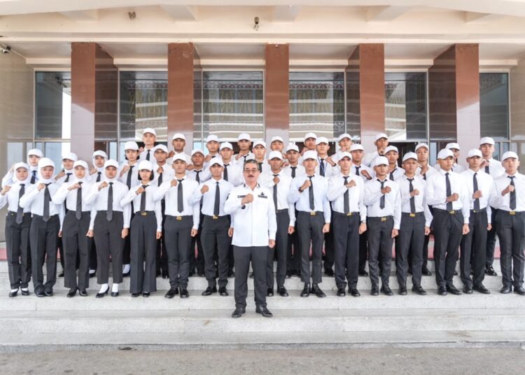 Gubernur Maluku Hendrik Lewerissa foto bersama 39 calon praja IPDN (Dok : Humas Pemprov Maluku)