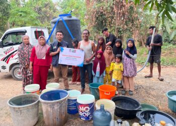 Aktif dalam Kegiatan Sosial, LAZ Cendikia SBT Bergerak Salurkan Air Bersih di Bula