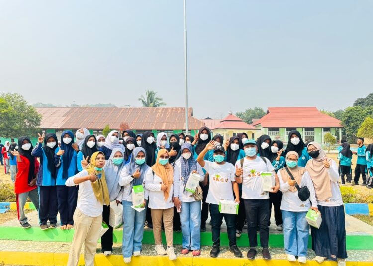 Dinas Kesehatan (Dinkes) Kabupaten Seram Bagian Timur (SBT) bergerak membagi sebanyak 7.550 masker kepada pelajar di Kota Bula pada Jumat (09/10/2026).